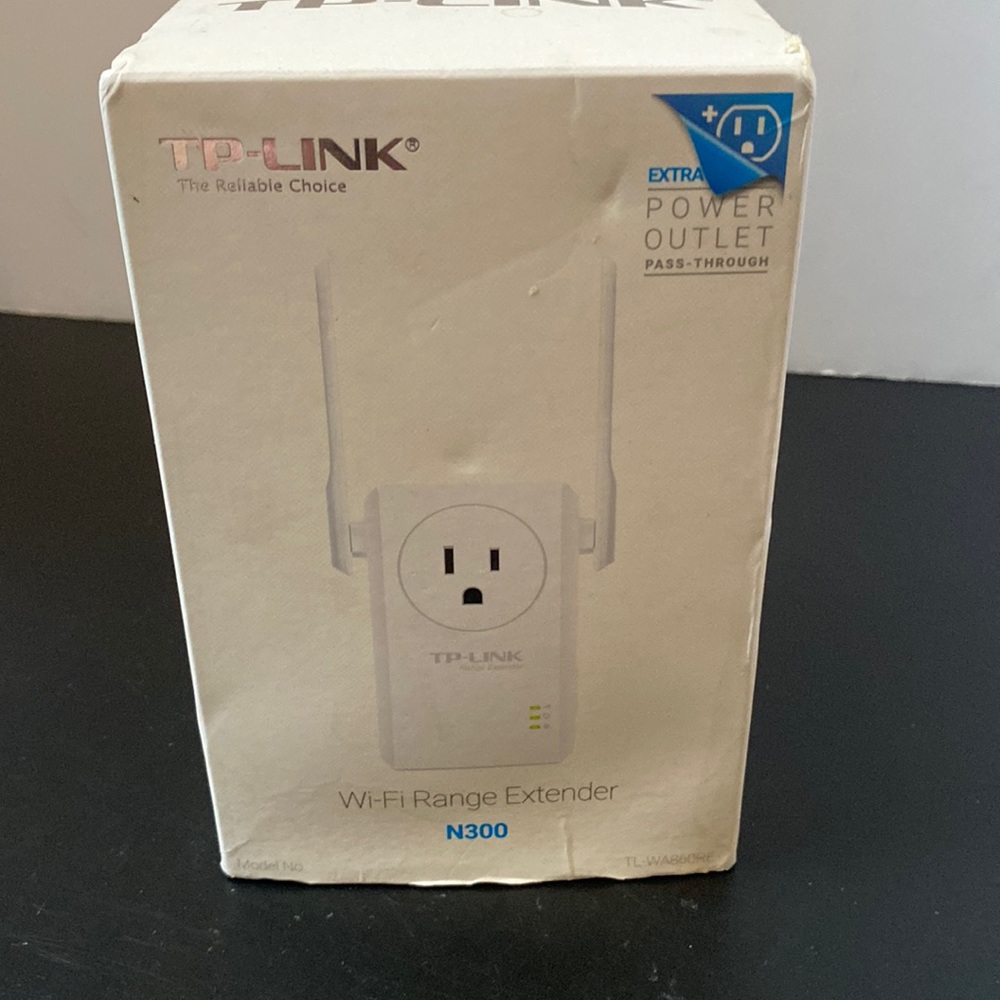 TP-Link Wi-Fi extender N300 extend Wi-Fi save a power outlet new open box